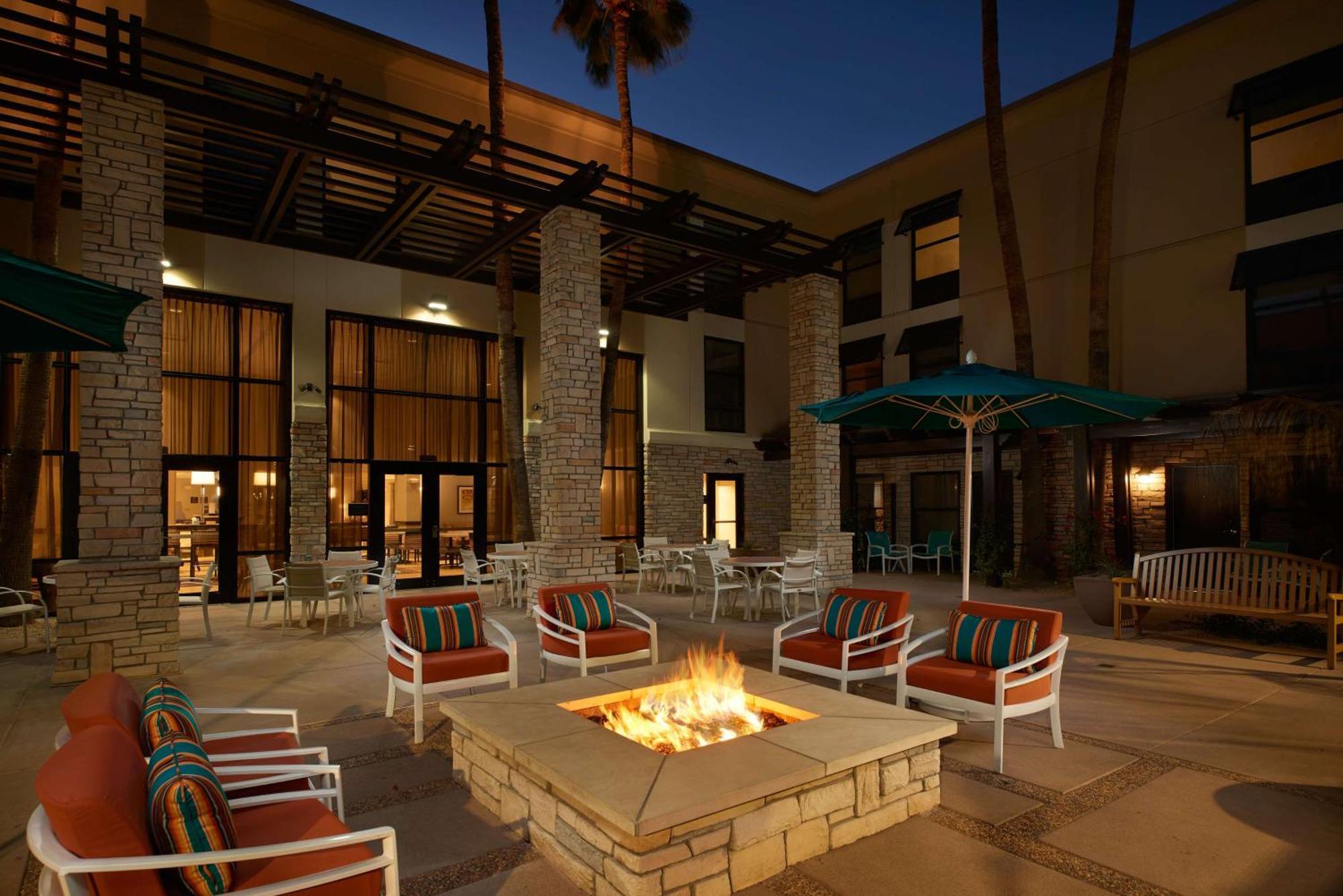 Hampton Inn & Suites Scottsdale On Shea Blvd Exterior photo