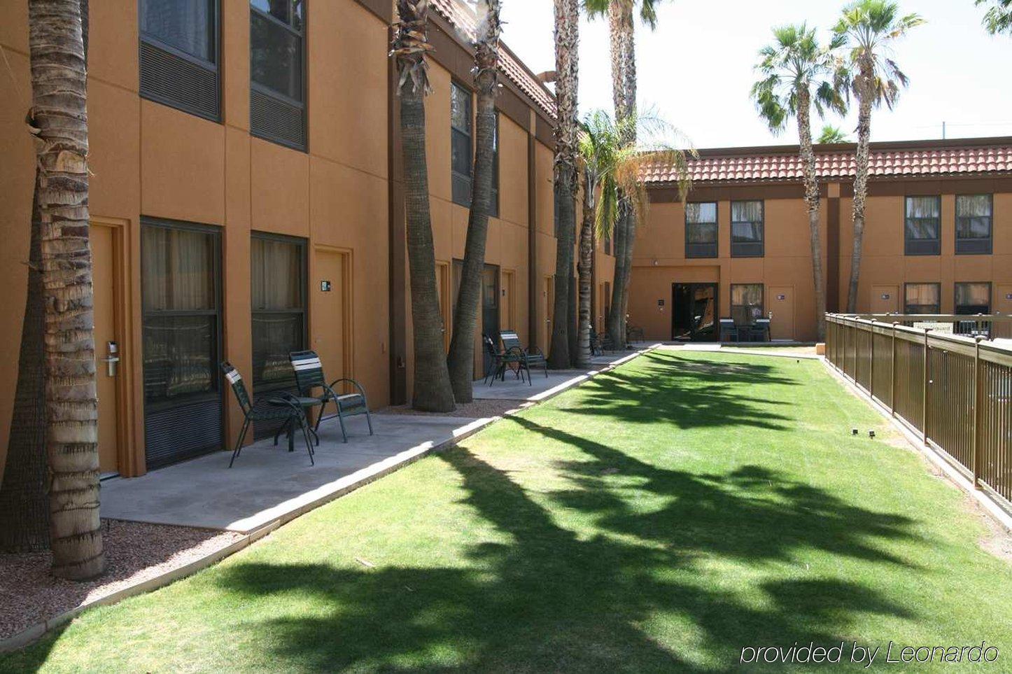 Hampton Inn & Suites Scottsdale On Shea Blvd Exterior photo