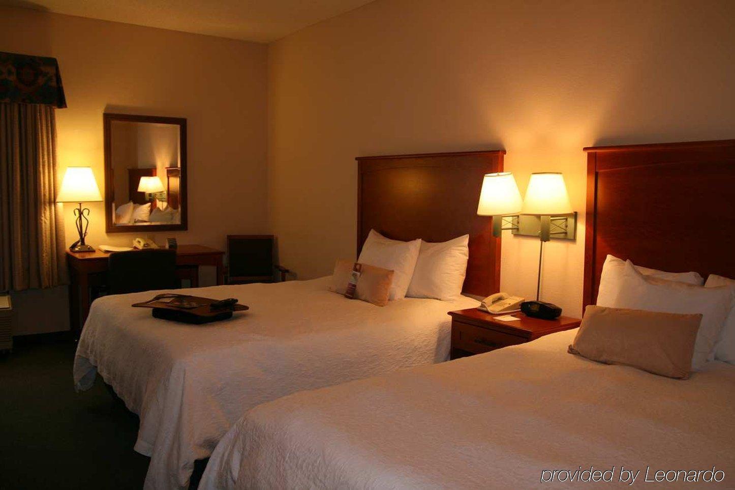 Hampton Inn & Suites Scottsdale On Shea Blvd Room photo