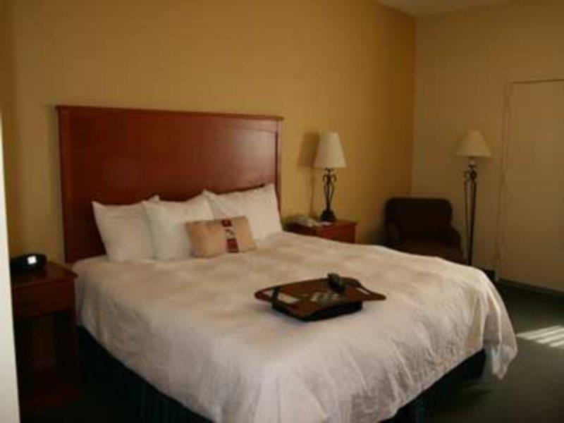 Hampton Inn & Suites Scottsdale On Shea Blvd Room photo